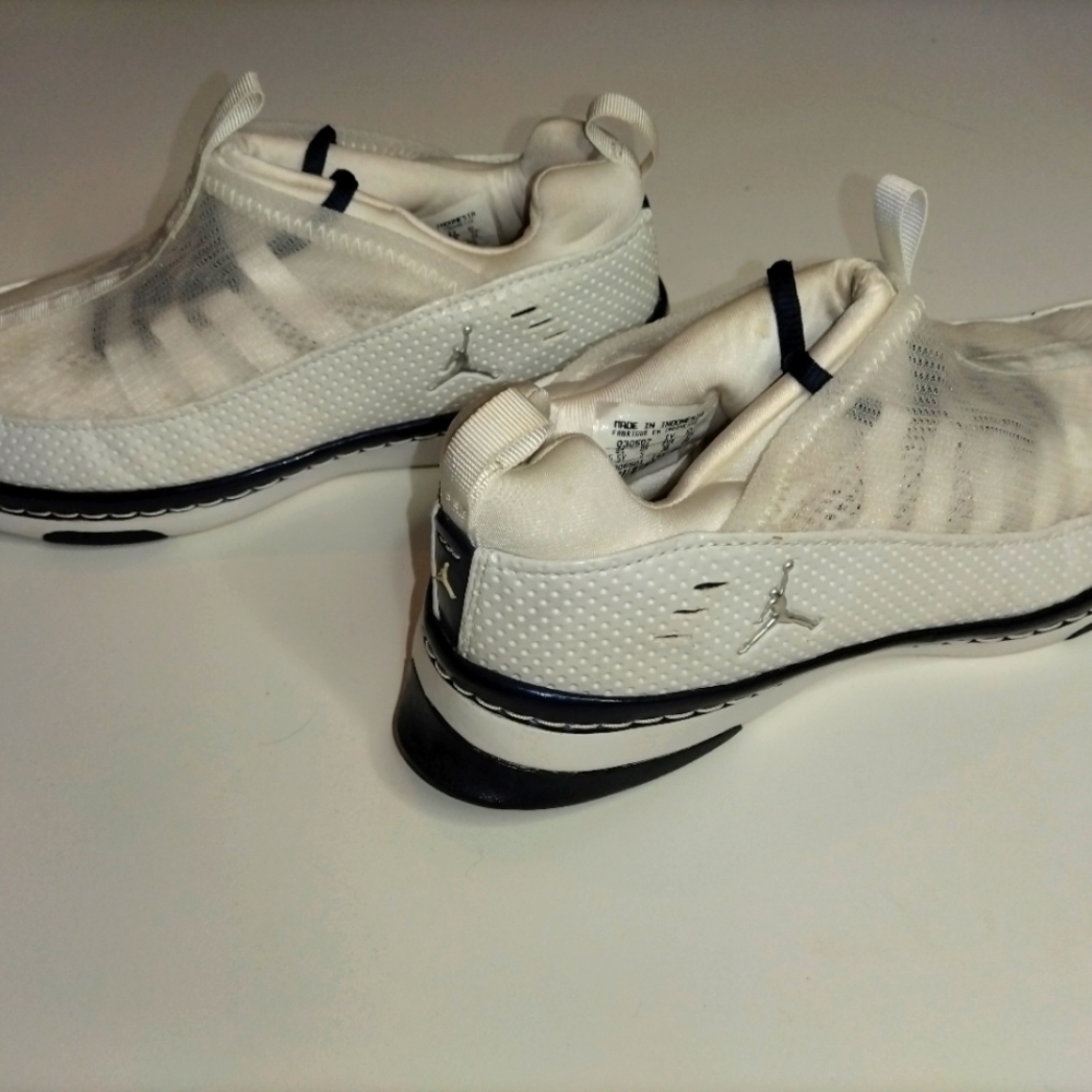 Michael Air Jordan's 2002 Scorchers shoes low cut basketball shoes y. size 5.5